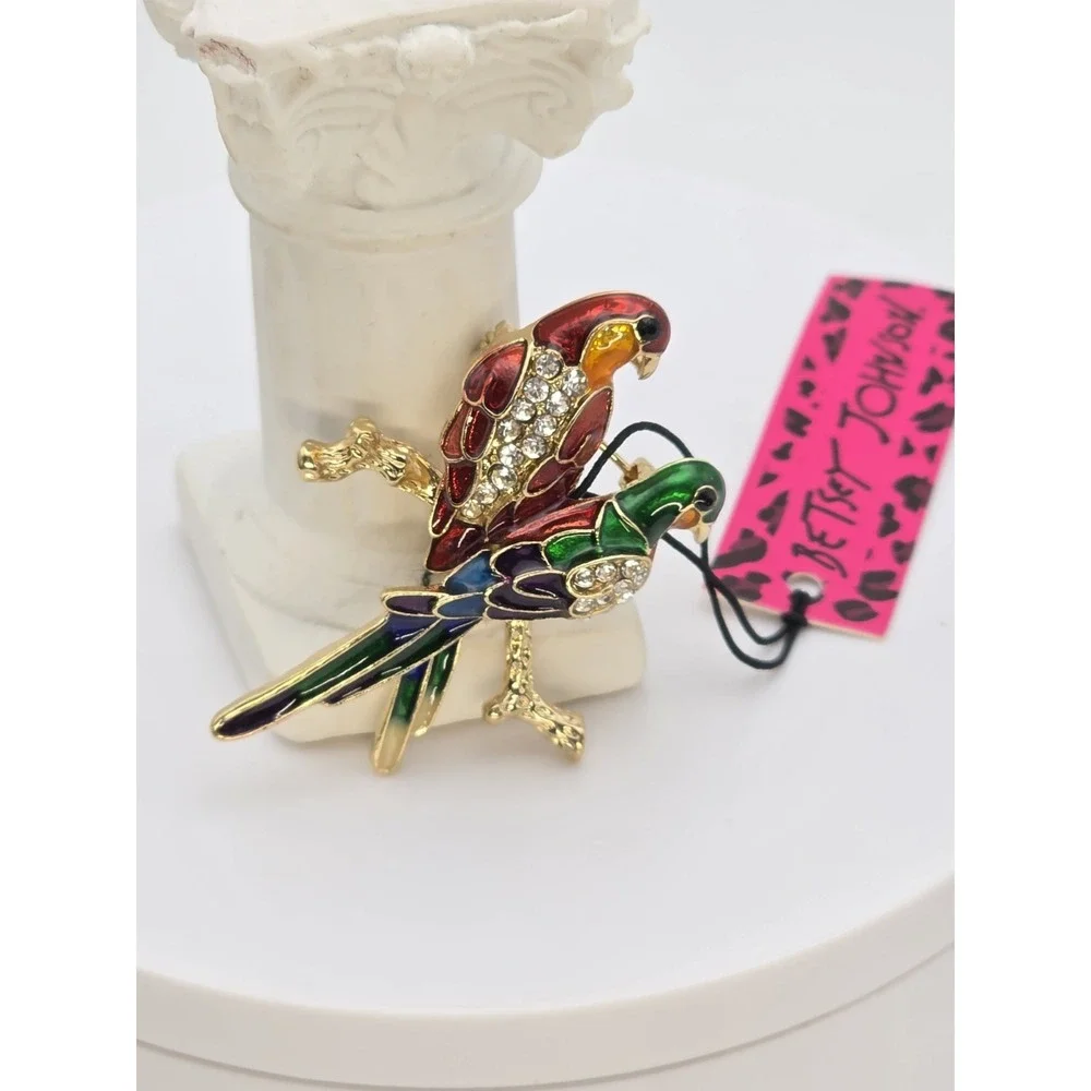 New BETSEY JOHNSON Parrot Brooch Pin Colorful Sparkling Crystals‎ Enamel Macaw